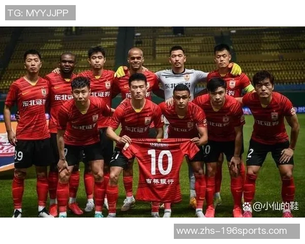 尼克斯与火箭激战正酣NBA赛场上演精彩对决引发球迷热议